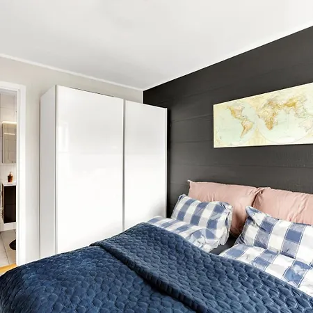 Downtown With Queensize Bed And Parking Apartment *