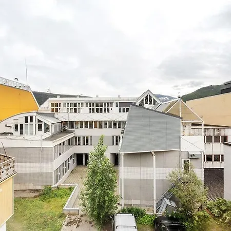 Apartment Downtown With Queensize Bed And Parking Tromsø