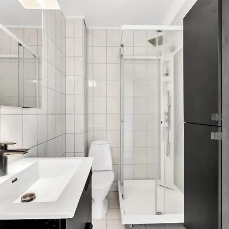 Апартаменты Downtown With Queensize Bed And Parking Тромсё