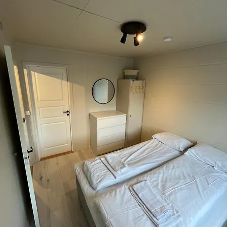 Downtown With Queensize Bed And Parking * Tromsø