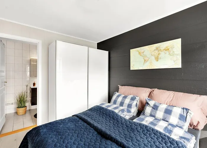 Downtown With Queensize Bed And Parking Apartamento *