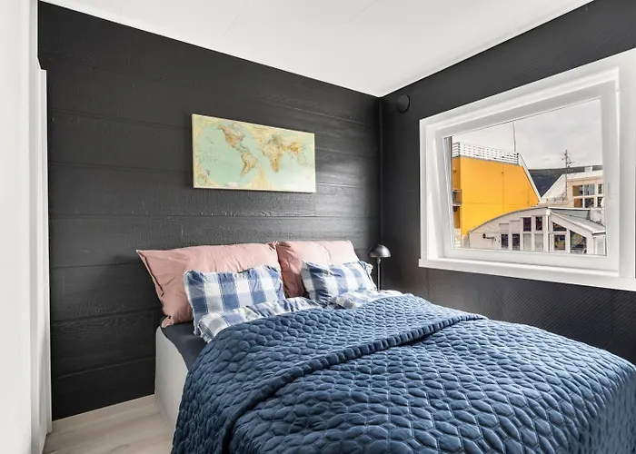 Downtown With Queensize Bed And Parking Apartamento