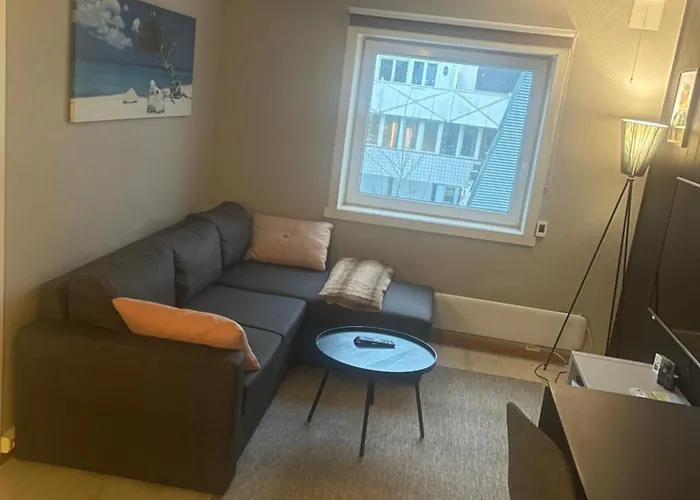 Downtown With Queensize Bed And Parking Apartamento