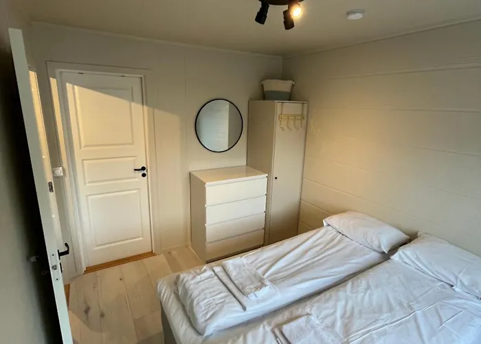 Downtown With Queensize Bed And Parking * Tromsø